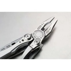 Leatherman Skeletool 7-In-1 Multi-Tool -Camping Hardware Sales BCF 536118 05 hi res