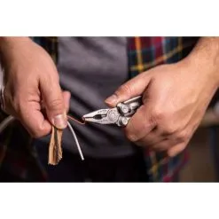 Leatherman Skeletool 7-In-1 Multi-Tool -Camping Hardware Sales BCF 536118 12 hi res