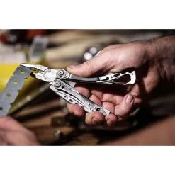 Leatherman Skeletool 7-In-1 Multi-Tool -Camping Hardware Sales BCF 536118 13 hi res